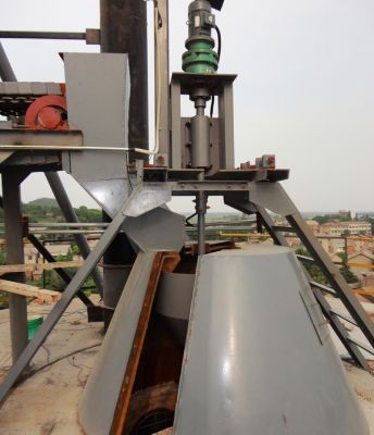 Rotary distributing machine
